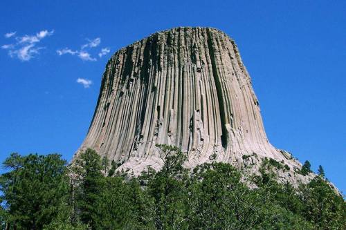 Columnar basalt: Mars versus EarthAlthough the columnar basalt of Devil’s tower in Wyoming on Earth 