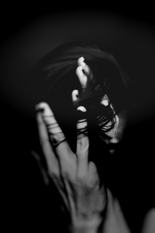 lucy-likes-to-dream:     by deadendsoul  