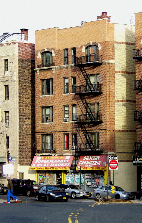 wanderingnewyork:An apartment house in Kingsbridge Heights.