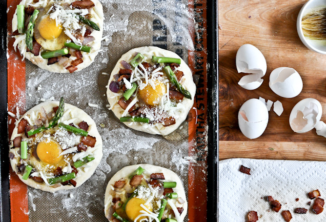 boozybakerr:  Bacon, Egg and Asparagus Personal Pizzas 