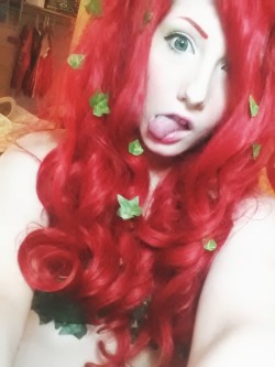 beingkawaiiistough:  i try to act sultry in my cosplay pictures, but i am a silly zig 