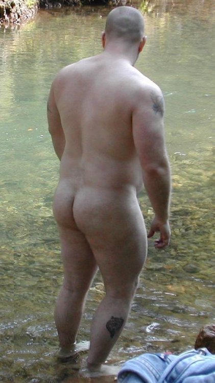 ferasamantem:  Beefy and fuckable!