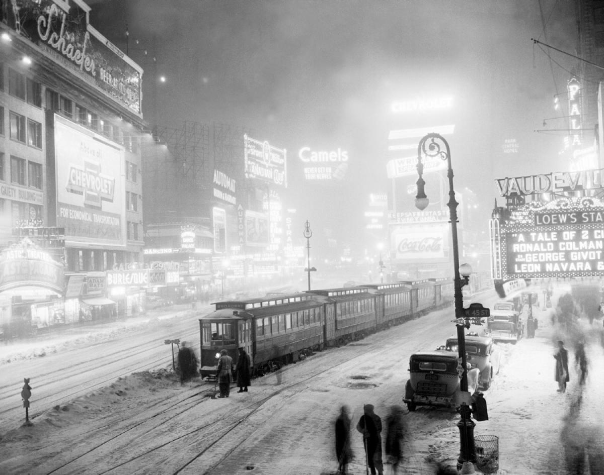 undr:
“New York Daily News. Winter in New York City. 1936
”