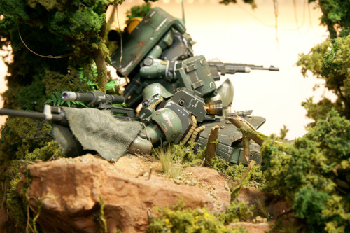 bloodymagnum:  Intermezzo ~gespannte Atmosphare~ AMS-129 Geara Zulu Diorama   Source 