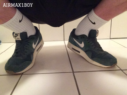 airmax1boy: Enjoying my nike air max 1! :P (Contact me for requests)