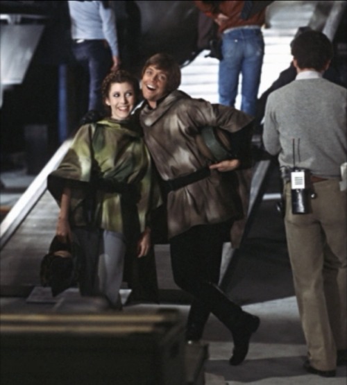 batbogeys: Carrie and Mark acting like siblings (and not) off-screen