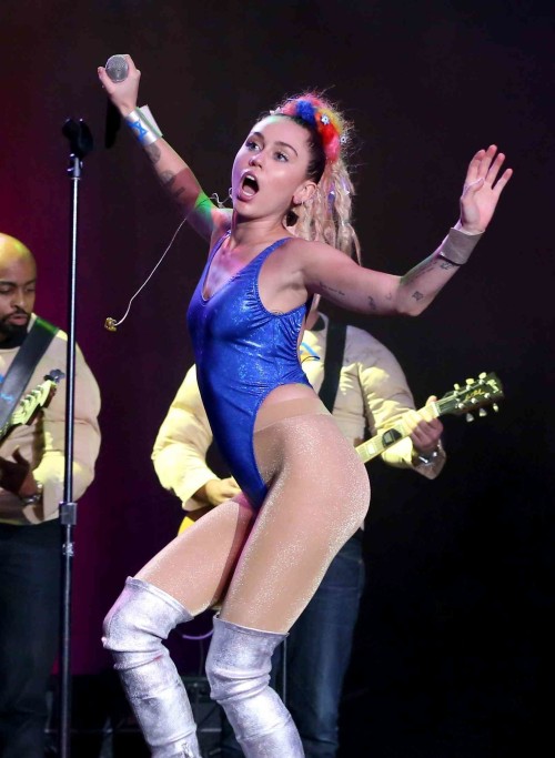 Miley knowsit’s Suit and Hose