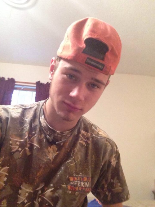 broism1:  Hot as FUCK redneck dippin bro!