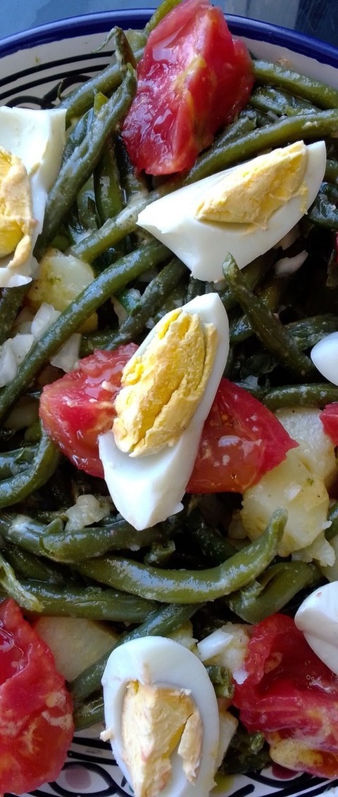 Nicoise Salad With Tuna, Green Beans, Hard Boiled Eggs And Tomatoes Recipe