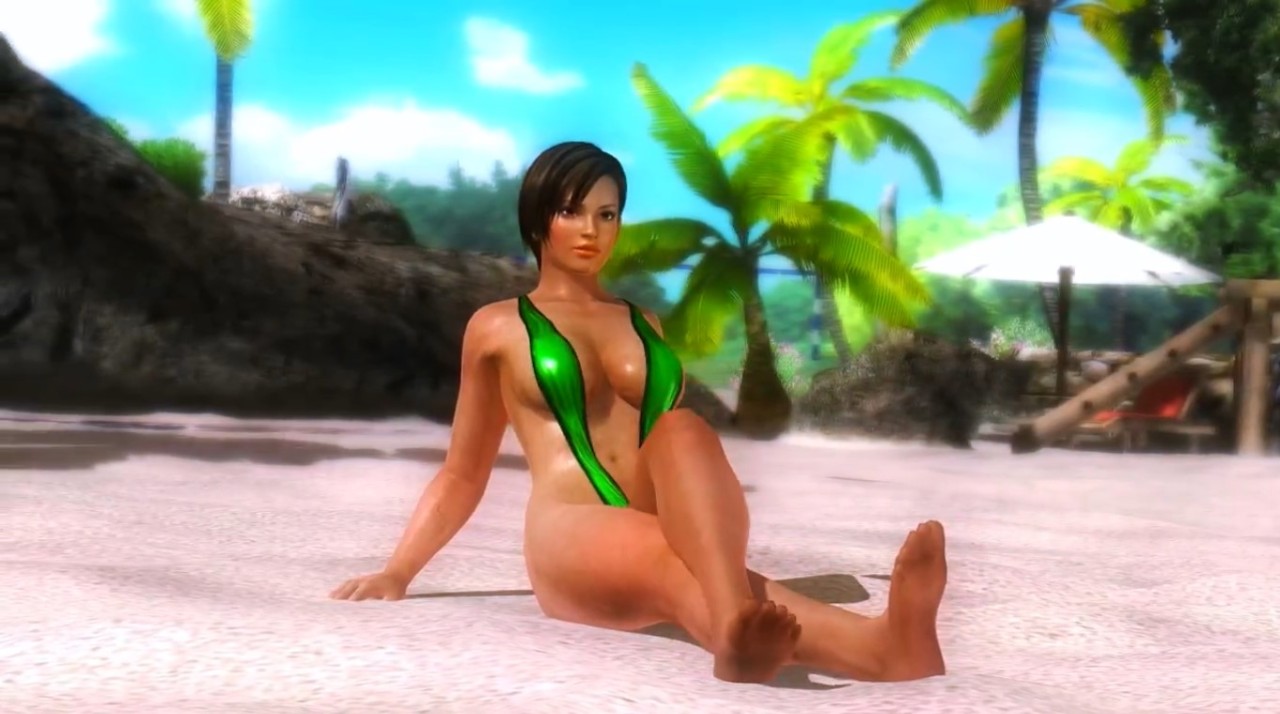 doa-photolove-88:  Lisa is warming on the sun ^^ 