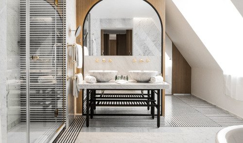 thedpages:  MAKING A STATEMENT FROM THE GROUND UP - Bath at Hotel Vernet by François Champsaur.