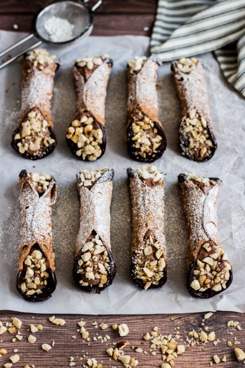 fullcravings:  Chocolate Hazelnut Cannoli