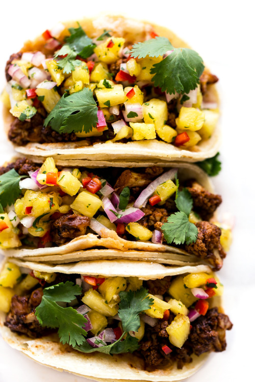 vegan-yums:  BBQ cauliflower tacos with pineapple salsa / Recipe   yes