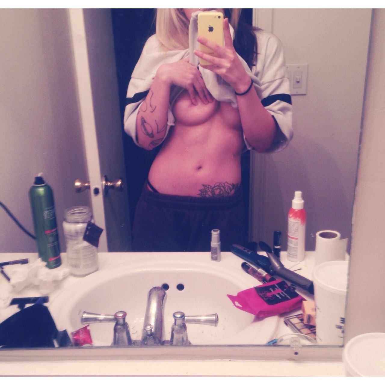 emilydamnit:  Adding more to my workout   Oh. And boobs