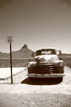 hotrodzandpinups:  travelroute66:  Route 66 - A veteran Chevrolet enjoying retirement on old Rt. 66 in Arizona. 