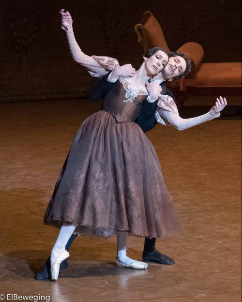 strechanadi: Laura Hecquet, Stephane Bullion Oneguine photo: El Beweging