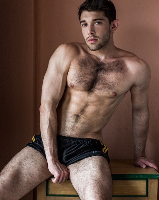 sebfrench: thathottbod:    Woooooofff !!!! 