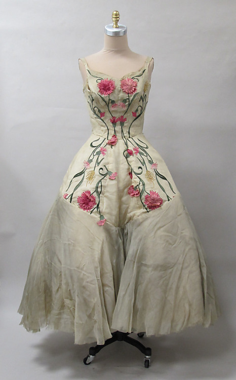 omgthatdress:  Dress Charles James, earlry 1950s The Metropolitan Museum of Art
