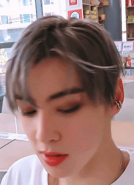 sefuns:  When you accidentally opened the front camera, but you’re Cha Eunwoo