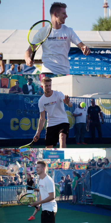 hulkhulkenberg: Nico Hülkenberg playing at the Right to Play tennis match in Düsseldorf, 2