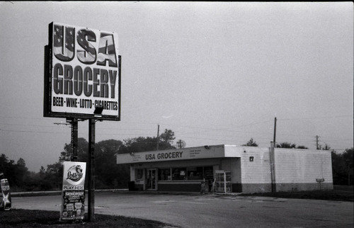 Small Town Grocery. FL.From the US-17 Series. Leica IIa - Summitar 5cm - Tri-X 400