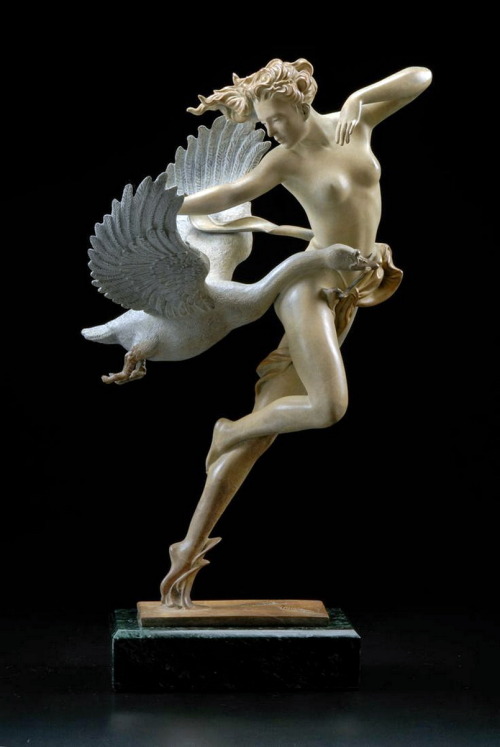 hellas-inhabitants: Leda and the Swan, by Michael Parkes. Η Λήδα και ο Κύκνος, από τον Μάικλ Πάρκς. 