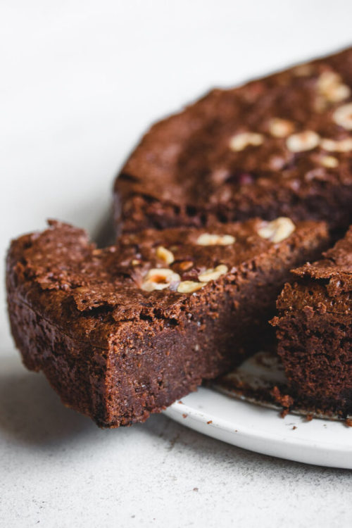 fullcravings:Chocolate Hazelnut Cake