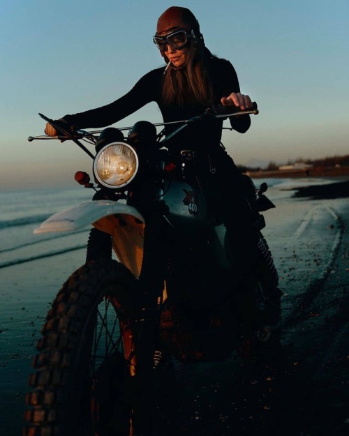 MOTORS The beautiful Ana Marin @anamarin92 + 1982 Yamaha xt400  Shot by the great @de_ranieri_simone