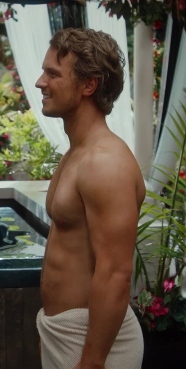 hotashellcelebmen:  More here : https://auscaps.me/2016/07/21/freddie-stroma-shirtless-in-unreal-2-07-ambush/ 