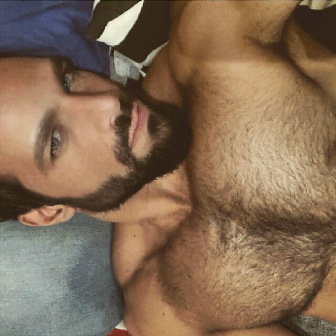 beardburnme:  “#feliznoche #del #domingo a ver una peli y a dormir #horrormovie