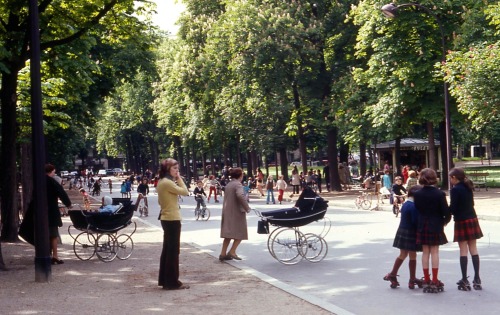 Enfants,Jardins du Ranelagh, Paris, 1972.A large park created by Baron Haussman in the fashionable 1