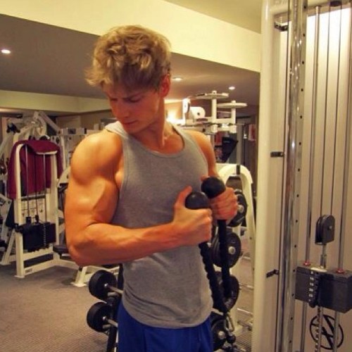 musculardude:  hot 