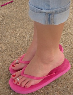 feetplease:  The best part about warm weather