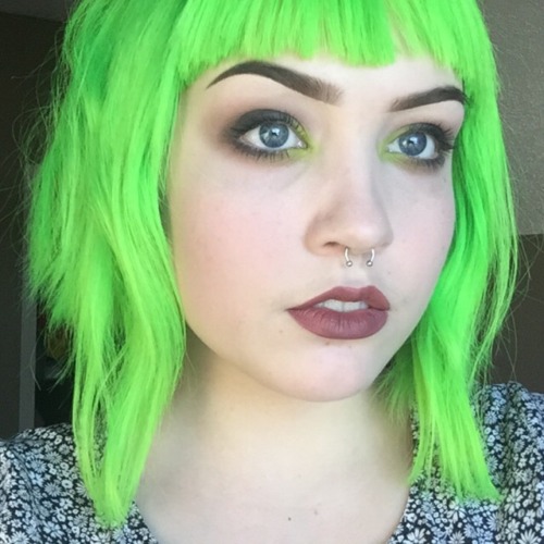 goopgirl: 3 people have stopped me at work to ask how i got my hair this green, and ow just told th
