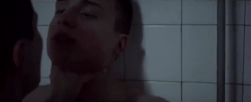 balkan-serbia-muscle:Scena iz filma “Pored mene”, svaka čast momcima :)