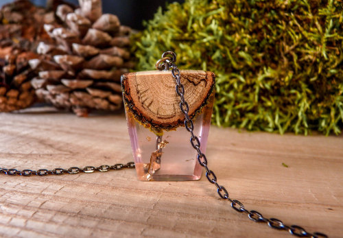 sosuperawesome: Wood and resin jewelry by ForestFuzz on Etsy• So Super Awesome is also on Faceb