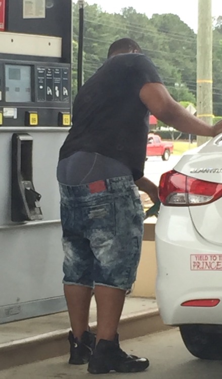 imathyckboy:  sexyc123:  dachocolatefactory:  tmckenzie85:  Thick ass FUCK sexy redbone at gas station in Southwest ATL 