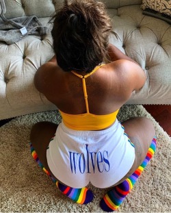 thicksexyasswomen:  orgasmicallyelectric:    POPPIN @thicksexyasswomen💜