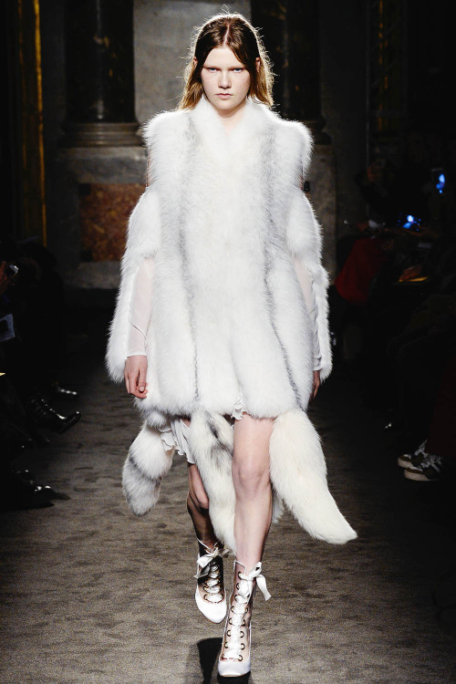 couture-day:    Fall/Winter 2016-17 Francesco Scognamiglio   