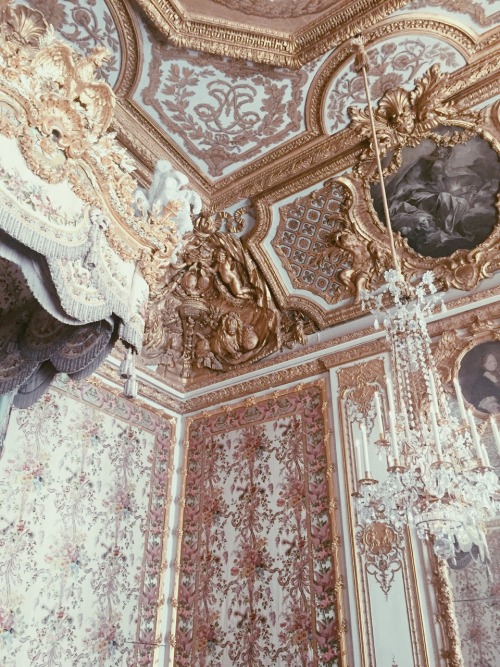 nikkijoon:Marie Antoinette’s bedroom, Palace of Versailles