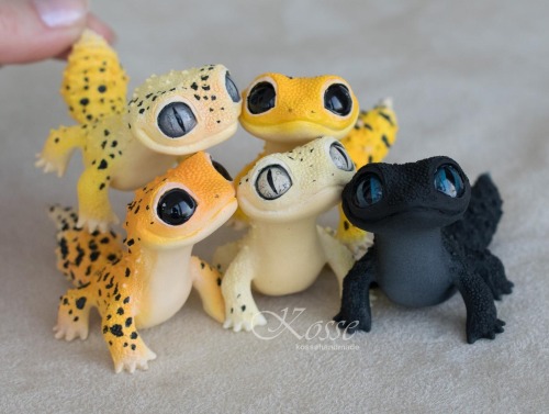 sosuperawesome:Frog and Reptile FigurinesKosse Handmade on Etsy
