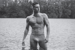 doylelee1760:  BELGIANS MALE MODEL COMES UP FROM WATER IN HIS BOXER BRIEFS 