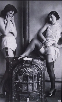 maudelynn:  Feeling Hot Hot Hot!  1920s