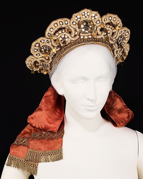 czaaritsa:Russian wedding headdress ca. late 19th c. Kokoshnik - Russian, Those from the North were 