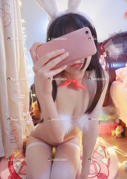beautiful200007: 小兔几在觅食