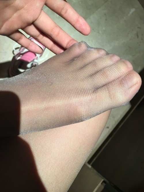 寻人一起过年。 主人说，要三个人。 要求三个人完全不同。 转发后的人，带截图和自己的照片私聊我。主人要来挑。 最好是安徽的。外地的路费自备哦