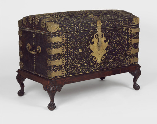 Travelling trunk, 1680-1700. Via V&amp;AUsed for the storage of clothes, money, arms, food and other