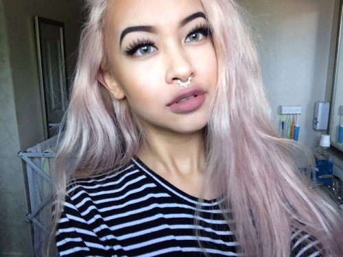 shittiestblogger:  hey… it me again // ig: americanapparel.ca