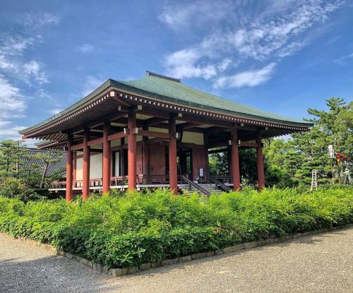 中宮寺 [ 奈良県斑鳩町 ] Chuguji Temple, Ikaruga, Nara の写真・記事を更新しました。 ーー飛鳥時代に聖徳太子も創建に携わった古刹“旧斑鳩御所”に建築家 #吉田五十八 