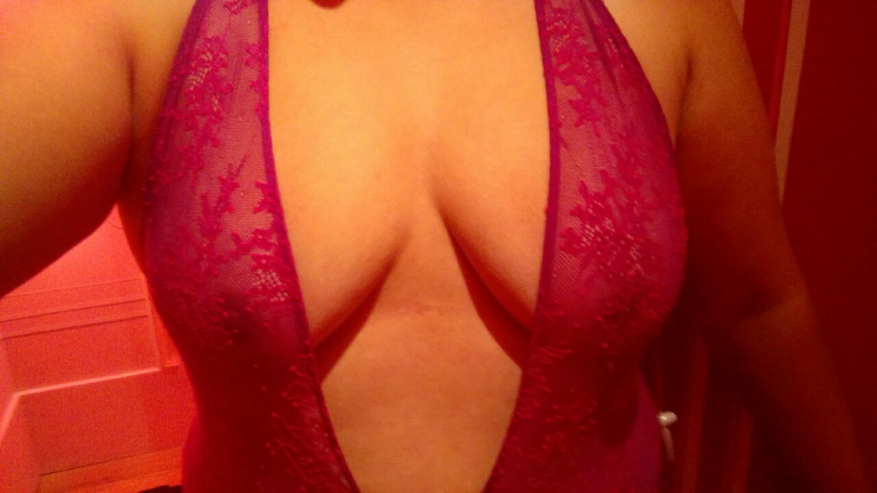 orchidraine:  Trying on things in the dressing room part 2